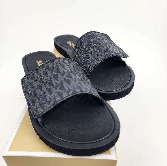 Michael Kors Signature Logo Print Wade Slide Black - Picture 3 of 5